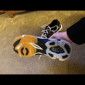 Mizuno volleyball shoes